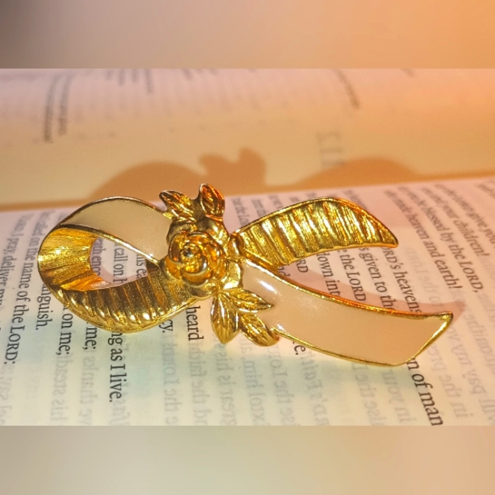 80s❤️ Avon Breast cancer Awareness Rose Gold tone Pink Enamel Pin